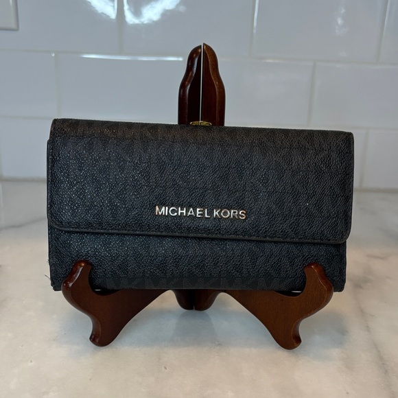 Michael Kors Saffiano Leather MK Logo Jet Set Continental Flap Closure Wallet - Picture 1 of 16